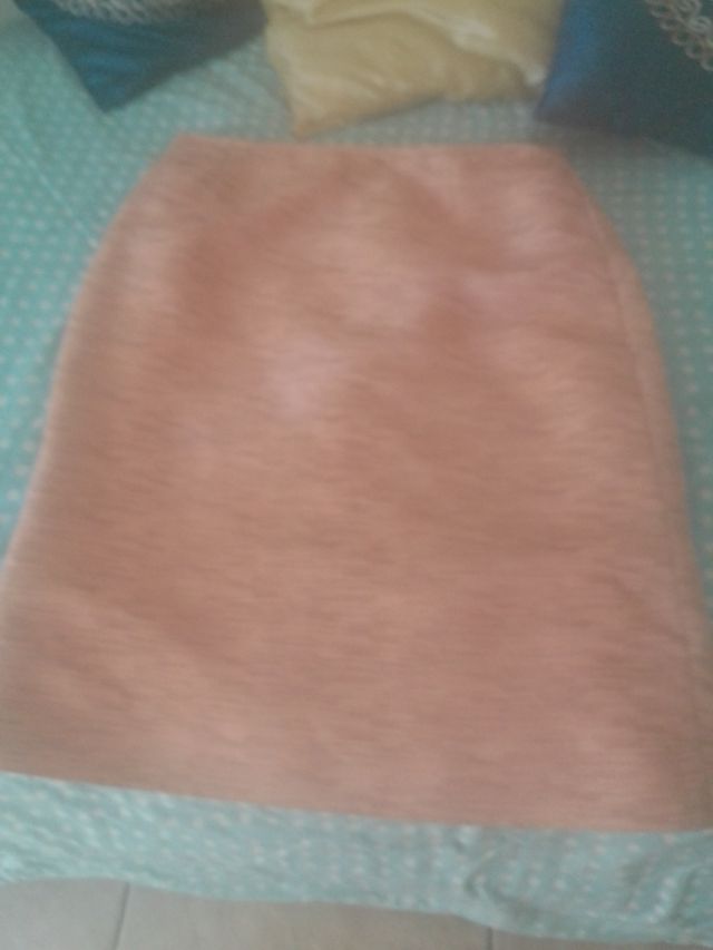 Traje fiesta compuesto por chaqueta y falda midi.