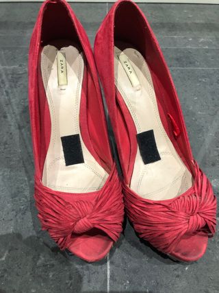 Zapato de tacon Zara peep-toe T39. Color coral. de segunda mano por 17 EUR  en Paiporta en WALLAPOP