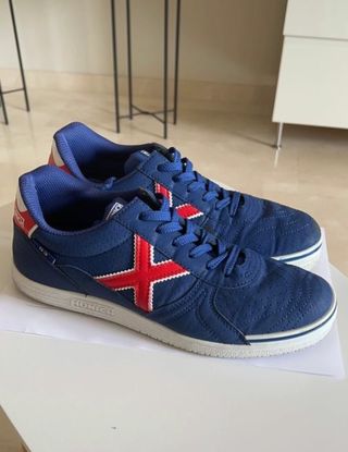 Zapatillas futbol sala Munich Talla 41 de segunda mano por 40,5 EUR en  Madrid en WALLAPOP