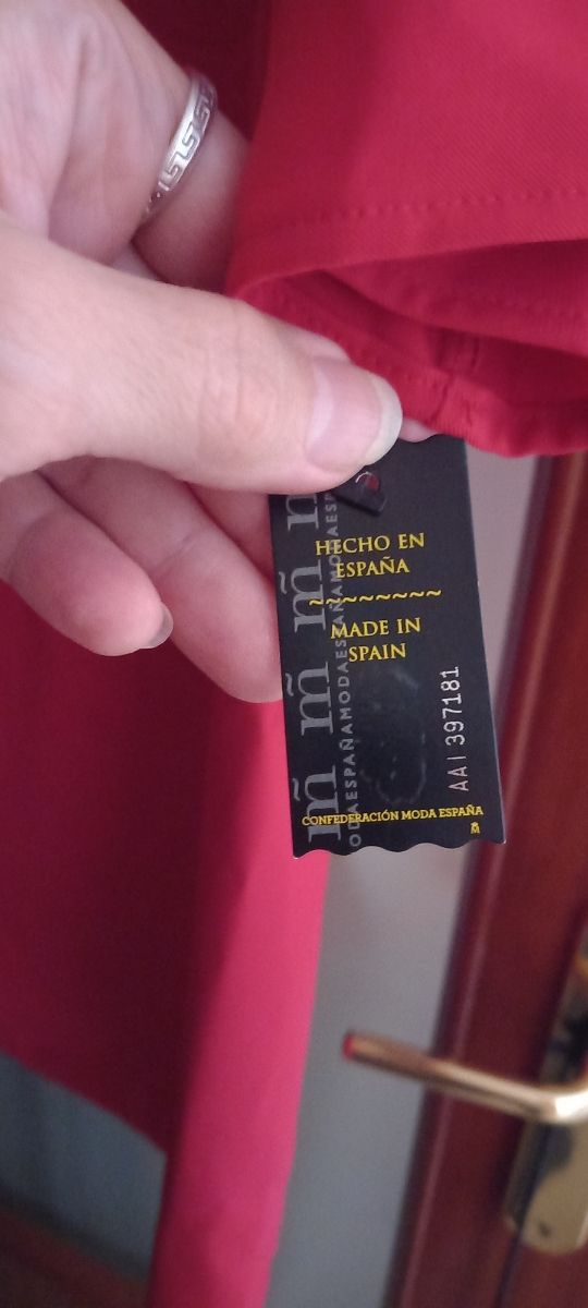 VESTIDO ROJO MUY ELEGANTE