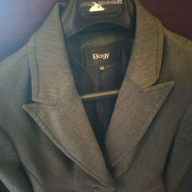 Preciosa chaqueta Elogy talla 40 color gris