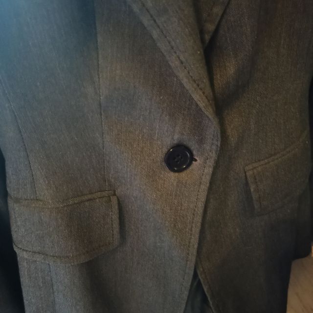 Preciosa chaqueta Elogy talla 40 color gris