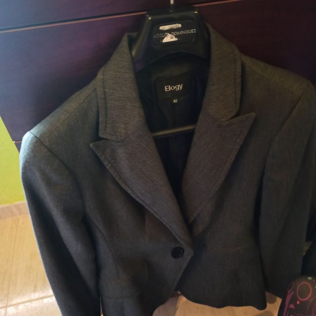 Preciosa chaqueta Elogy talla 40 color gris