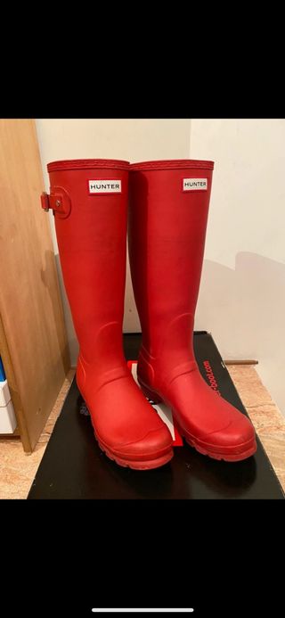 Botas Hunter rojas talla 38 altas de segunda mano por 60 EUR en Santander  en WALLAPOP
