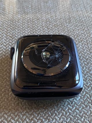 Apple Watch 4 Cristal sensores roto + correas de segunda mano por 60 EUR en  Vélez-Málaga en WALLAPOP