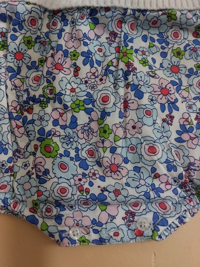 Pelele mas gorrito de Tuc Tuc talla 6 meses