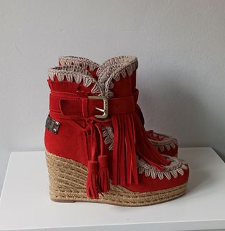 Botas MOU nuevas Australia de segunda mano por 85 EUR en León en WALLAPOP