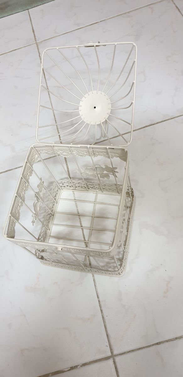 Jaula de metal decorativa