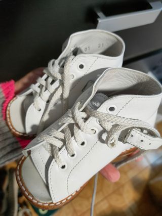 Botas ortopédicas bebé de segunda mano por 20 EUR en Madrid en WALLAPOP