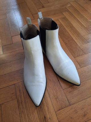 Botines piel Zara blancos de segunda mano por 10 EUR en Madrid en WALLAPOP