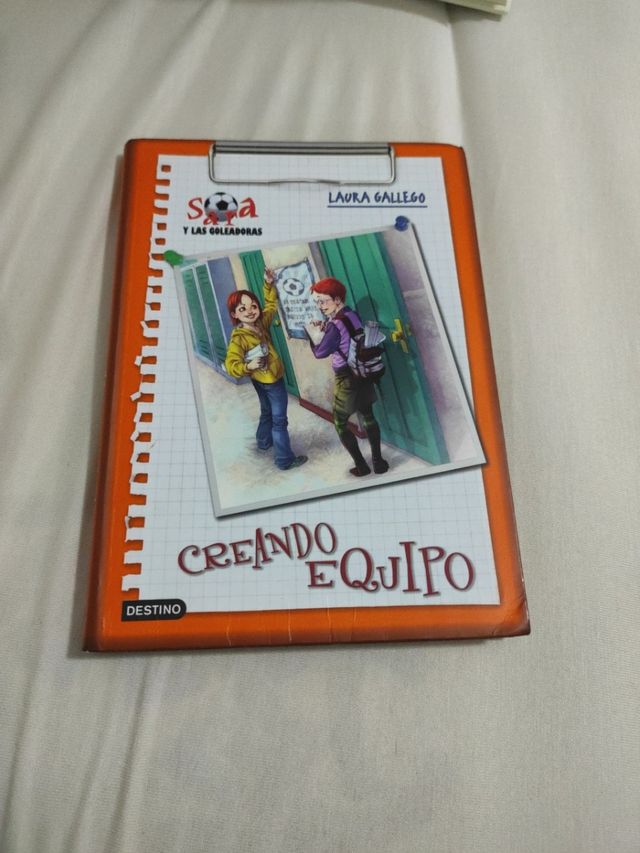 Sara y las goleadoras creando equipo