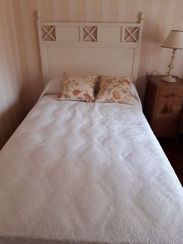 Cabecero lacado de cama