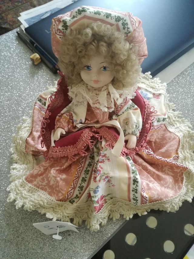 bambola in porcellana