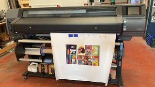 Impresora Plotter HP Latex 570 de segunda mano por 8.500 EUR en La Pobla de  Vallbona en WALLAPOP