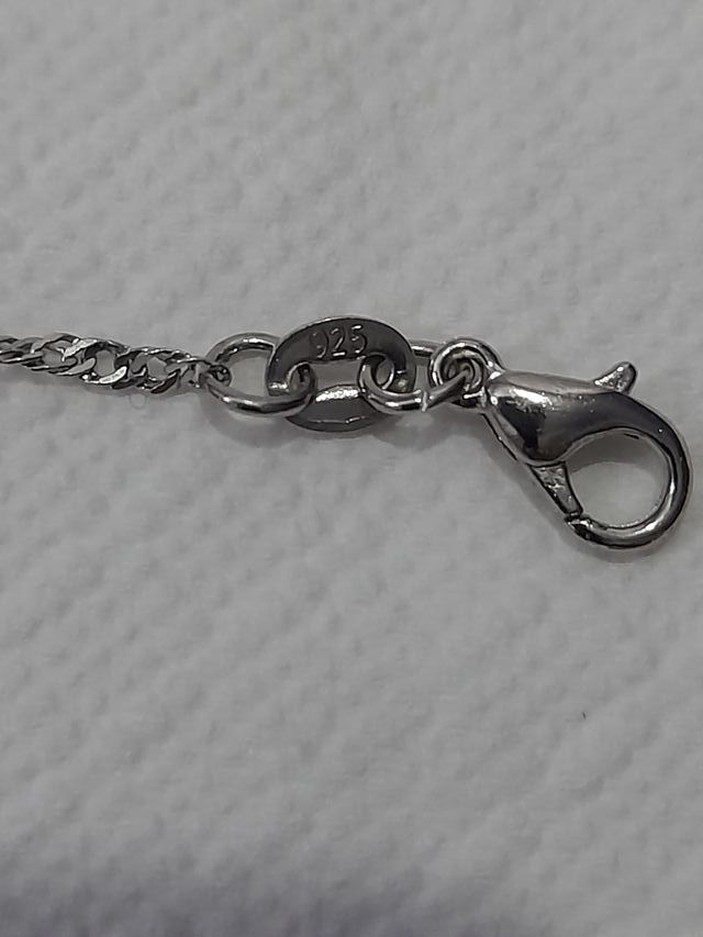 Cadena con colgante de plata con circonita morada