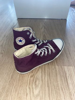 Converse All Star Chuk Taylor moradas de segunda mano por 13 EUR en Sant  Joan Despí en WALLAPOP