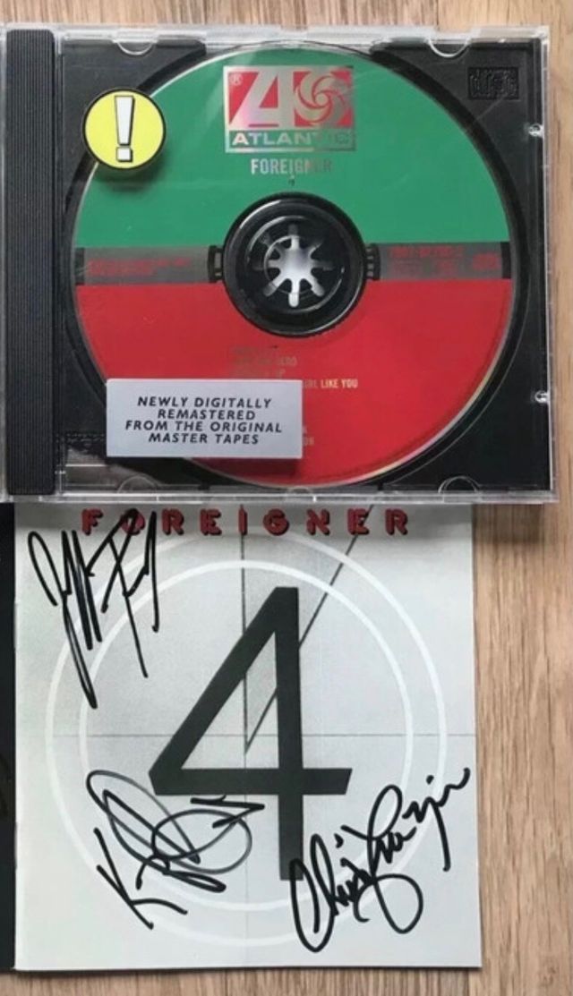 FOREIGNER camiseta M + cd "4" y foto autografiados