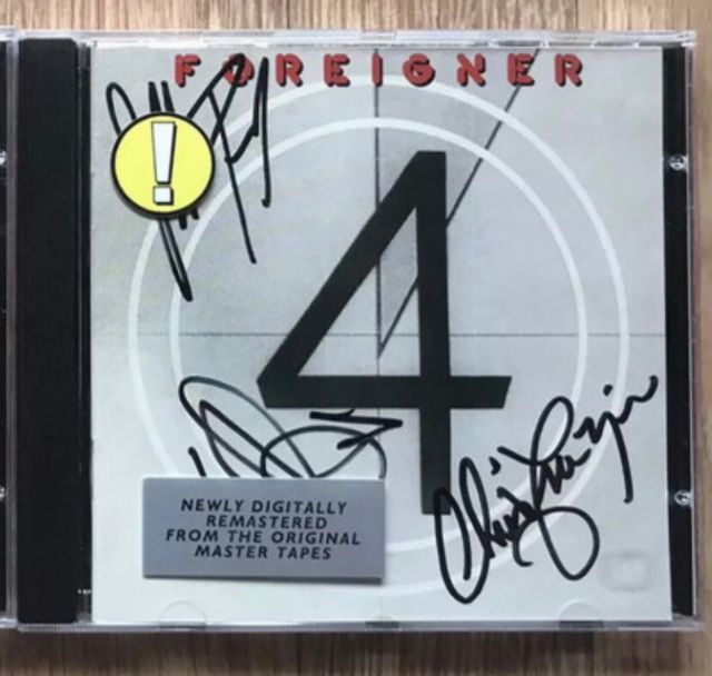 FOREIGNER camiseta M + cd "4" y foto autografiados