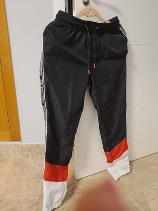 Pantalón de chandal Polinesia de segunda mano por 13 EUR en Molina de  Segura en WALLAPOP