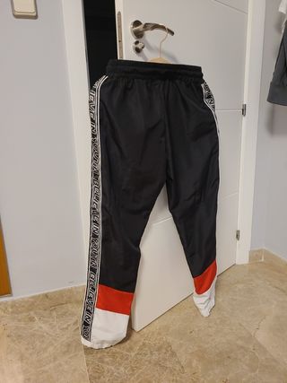 Pantalón de chandal Polinesia de segunda mano por 13 EUR en Molina de  Segura en WALLAPOP