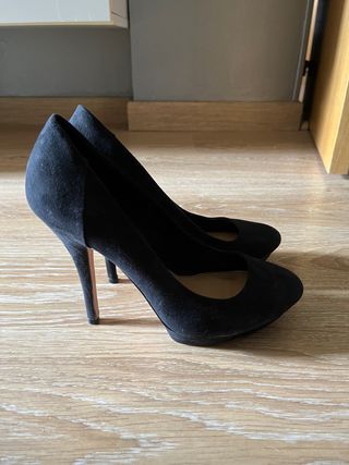 Zapatos de tacón negros talla 40 marca Pull \u0026amp; Bear de segunda mano por  5 EUR en Guadalajara en WALLAPOP