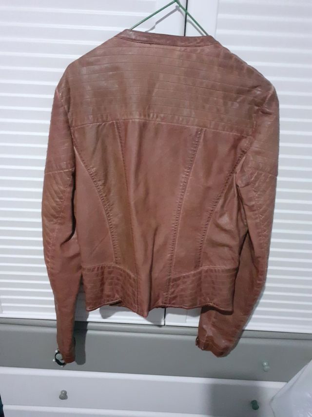 chaqueta piel marron muy rebajada y semi nueva