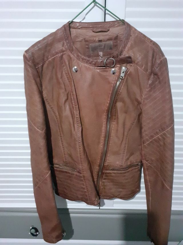 chaqueta piel marron muy rebajada y semi nueva