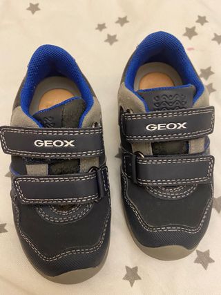 Zapatillas GEOX talla 24 de segunda mano por 15 EUR en Oviedo en WALLAPOP