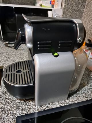 Cafetera Nespresso LEER BIEN EL ANUNCIO!!! de segunda mano por 15 EUR en  Barcelona en WALLAPOP