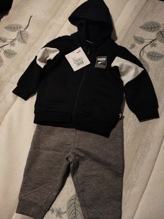 Chándal para bebé Puma de segunda mano por 20 EUR en Ribadesella en WALLAPOP