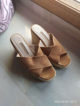 SANDALIA ZUECO ESPARTO ZARA 39 de segunda mano por 10 EUR en Málaga en  WALLAPOP