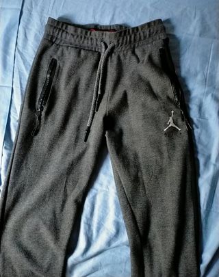 Chándal completo Jordan Gris de segunda mano por 45 EUR en Gijón en WALLAPOP