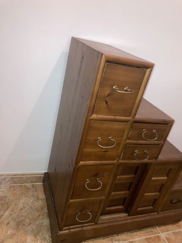 Mueble escalera, cajonera.