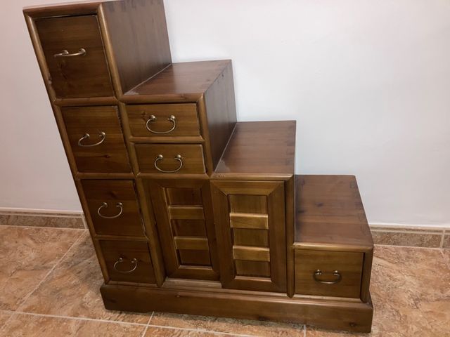 Mueble escalera, cajonera.