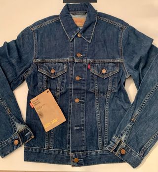 Levis cazadora vaquera de segunda mano por 45 EUR en Arganda del Rey en  WALLAPOP
