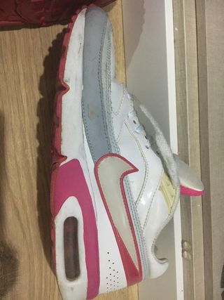 Nike air max rosa fucsia y blancas 36,5 de segunda mano por 14 EUR en  Getafe en WALLAPOP