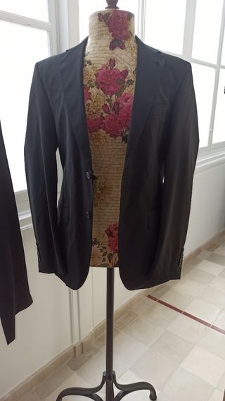 Traje Hombre Purificación García de segunda mano por 120 EUR en Cádiz en  WALLAPOP