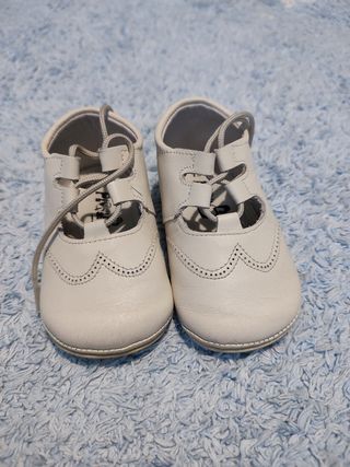 Zapatos bebé número 19 de segunda mano por 10 EUR en Burguillos de Toledo  en WALLAPOP