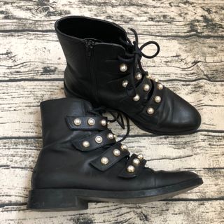 Botines militares negro Zara T.39 de segunda mano por 5 EUR en Getafe en  WALLAPOP