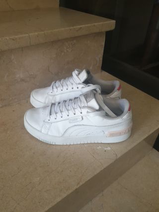Zapatillas puma talla 36 blancas de segunda mano por 10 EUR en San Fernando  de Henares en WALLAPOP