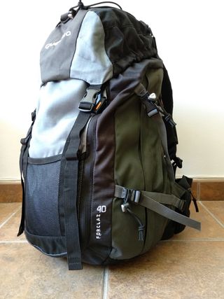 Mochila 40 litros quechua de segunda mano por 30 EUR en Viladecans en  WALLAPOP