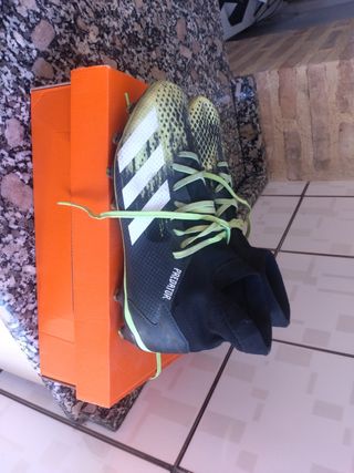 Botas futbol 41 1\\/4 de segunda mano por 10 EUR en Torrent en WALLAPOP