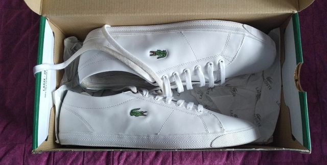 Zapatos Lacoste.