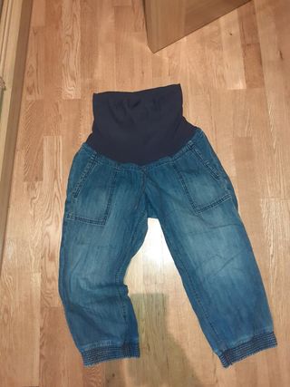 Pantalón pirata premamá de segunda mano por 6 EUR en Alovera en WALLAPOP