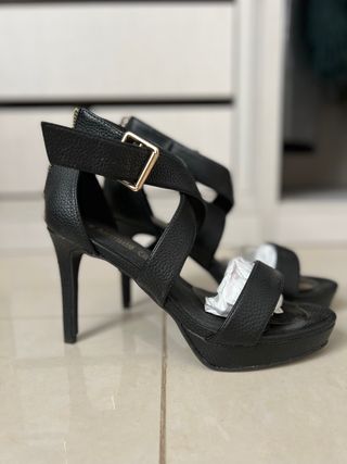 Tacones Fórmula Joven de segunda mano por 15 EUR en Telde en WALLAPOP