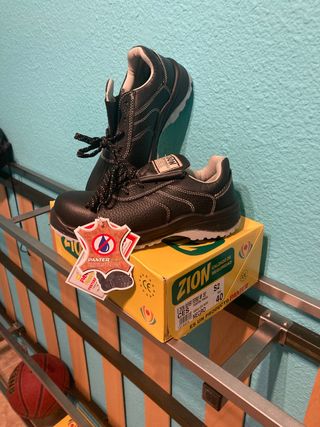 Zapatos seguridad zion talla 40 de segunda mano por 15 EUR en Zaragoza en  WALLAPOP