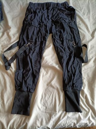 Pantalones con cadenas Shein de segunda mano por 5 EUR en Lugones en  WALLAPOP