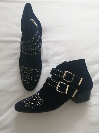 El botín de terciopelo de Zara que todas llevan, ¡y está de rebajas!