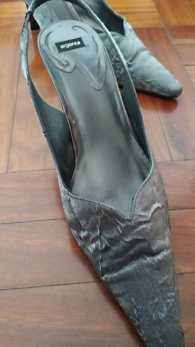 zapatos tacón fino N40. Argenta
