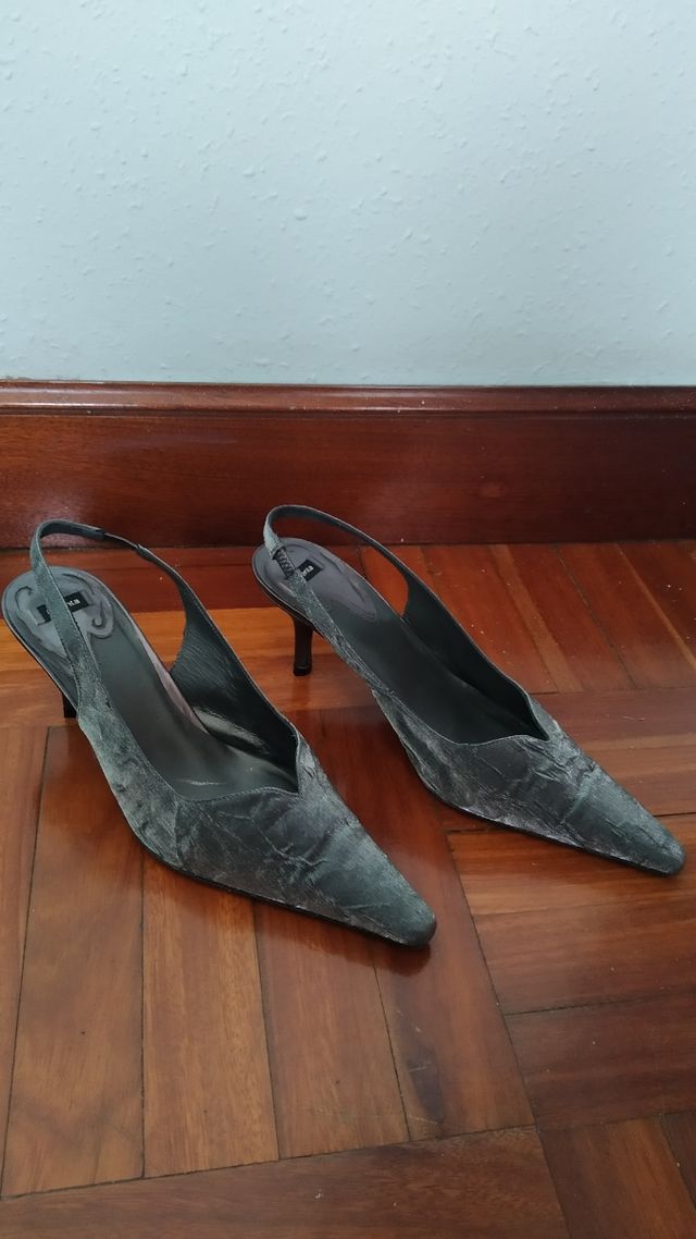 zapatos tacón fino N40. Argenta